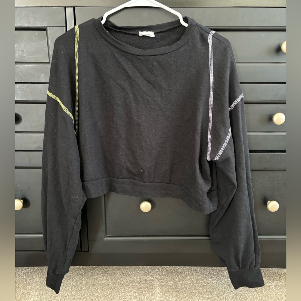 Le Lis Cropped Sweater
